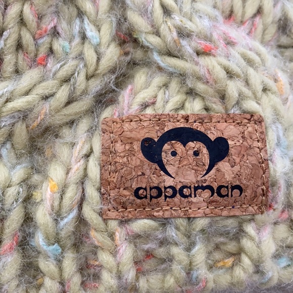 Appaman Toddler Crochet Beanie with Pom 6-18M - Picture 3 of 5